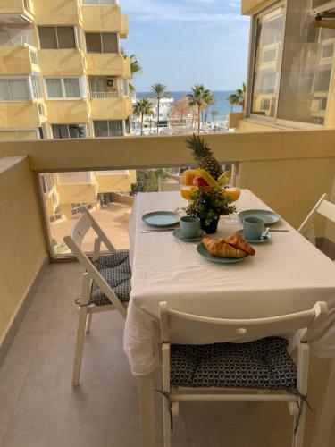 Dúplex junto al mar en el Faro Marbella con piscina y pets friendly