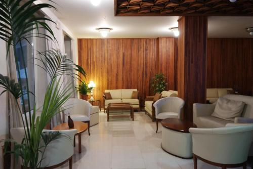 ห้องส่วนกลางสำหรับนั่งเล่น/ดูทีวี, Hotel Excelsior in เลาทราคี