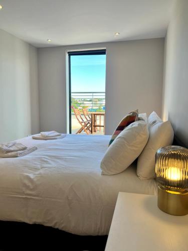 SoHot Stays Sea View Apartments- central location- sleeps 4 2