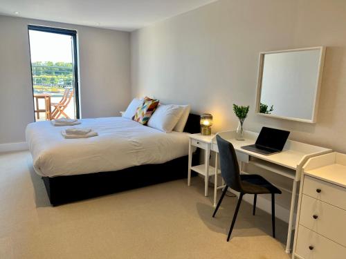 SoHot Stays Sea View Apartments- central location- sleeps 4
