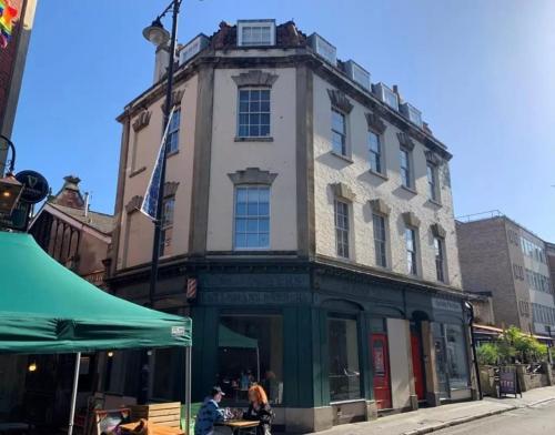 Bristol Old City Studio Room Type - One-Bedroom Apartment