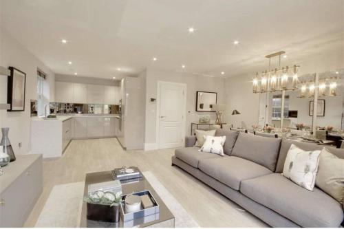 Luxury, Spacious Two bedroom in London