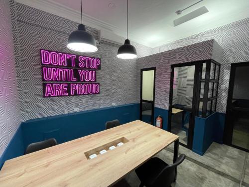 Business center, Pariwana Hostel Lima in Lima