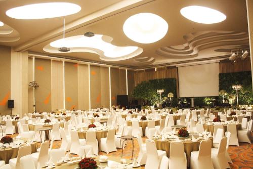 Salón de banquetes, HARRIS Hotel & Conventions Ciumbuleuit Bandung in Bandung