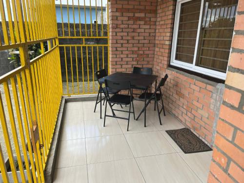 3 Bed House - Sleeps 4 - Parking - Enclosed Garden, Paramaribo (foto 9)