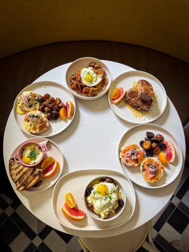 The Metcalfe by Gray Collection