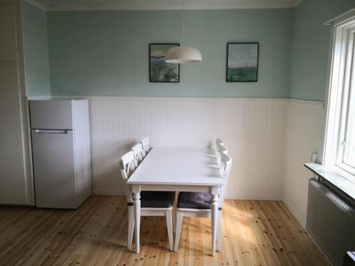 Létesítmények, Gula huset, Lakene Ostgård (Gula huset, Lakene Ostgard) in Lakene