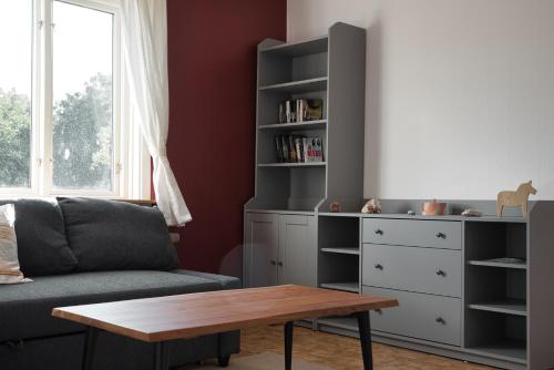 Gula huset, Lakene Ostgård (Gula huset, Lakene Ostgard) in Lakene