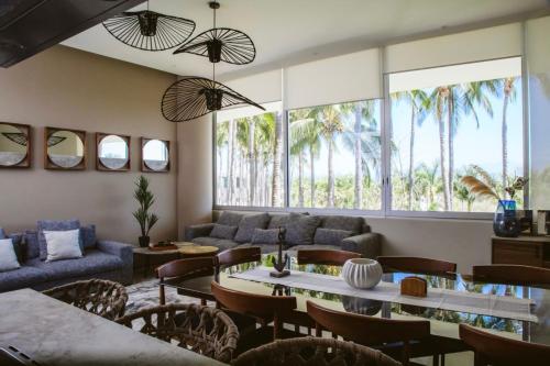 Luxury Peninsula