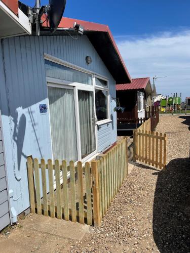 Pebbles 144 South Shore 2 bed chalet 2 dog friendly, sleeps 4 2
