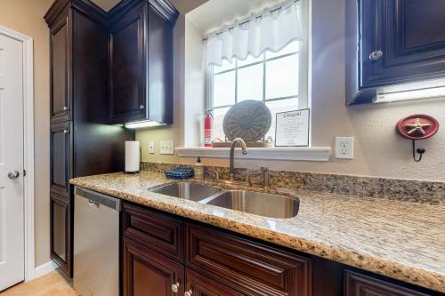 Dawn Condominiums Escape the Dawn in Galveston, USA