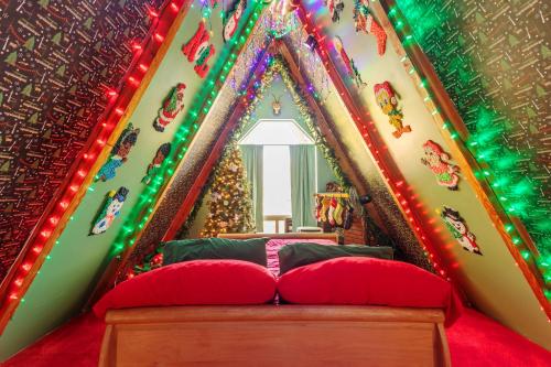 Hicksville Pines Chalets & Motel in Idyllwild, USA