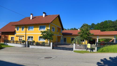 Ferienwohnungen Hanetseder - Apartment - Wallern an der Trattnach