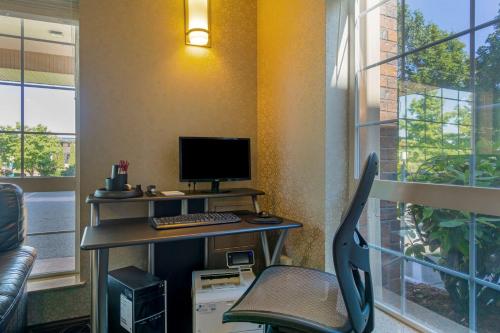 Best Western Plus Park Place Inn & Suites - image 12