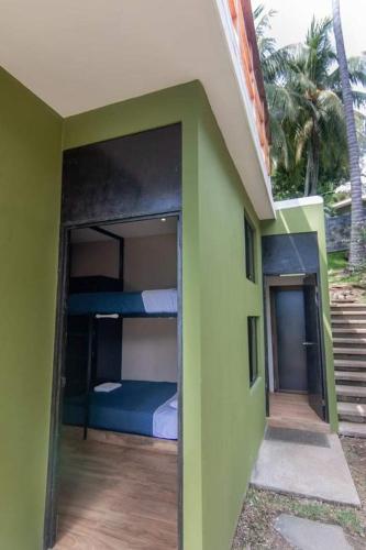 1 twin bed