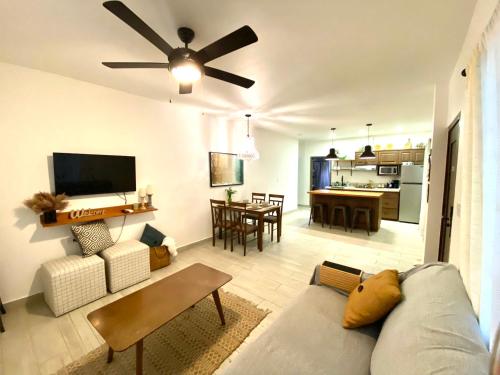 Shared lounge/TV area, Stylish apartments near Best Western in Belize City