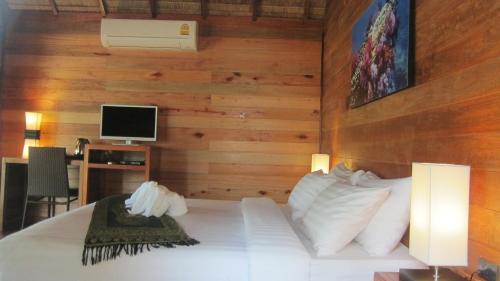 Ten Moons Lipe Resort Room Type - Bungalow Grand View Ten Moons Lipe Resort Room Type - Bungalow Grand View