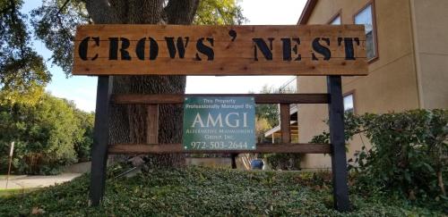 Lovely 2 bed Condo with pool and lake nearby in Garland, USA