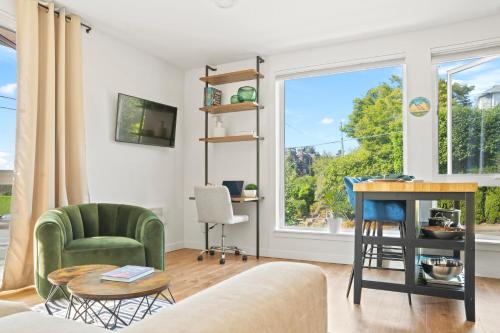 NEW Bright Capitol Hill Condo, Great Location Views – khách sạn tại Capitol Hill