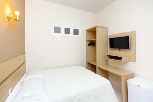 1 double bed, 2 twin beds