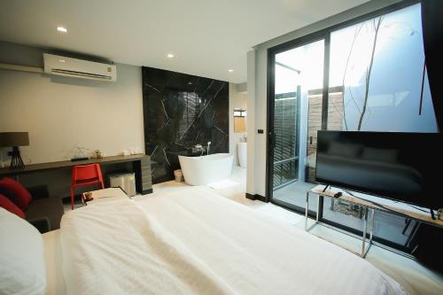 Grand Park Resort near Tawan Daeng German Beer Brewery and Restaurant