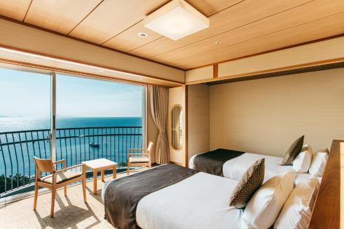 Standard Twin Room with Sea View