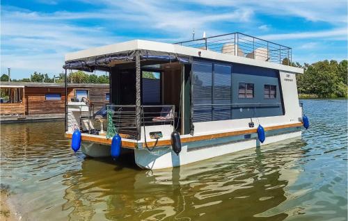 Stunning ship-boat in Havelsee OT Ktzkow with 1 Bedrooms