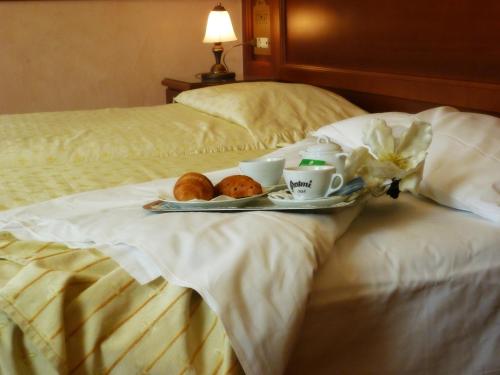 2 twin beds