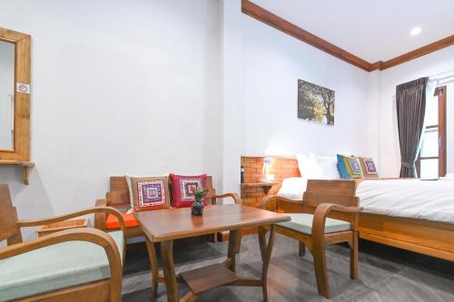 room detail thumbnail 1