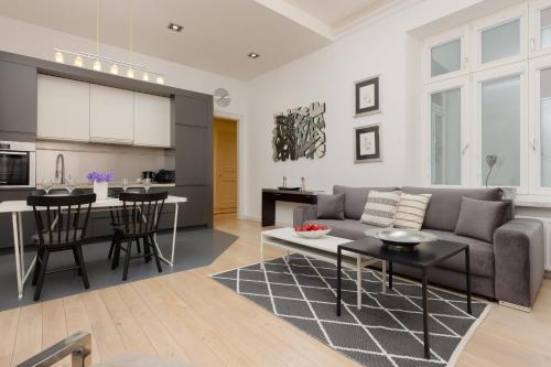 Western Side of Vistula River Apartment Radna by Noclegi Renters, Varsavia