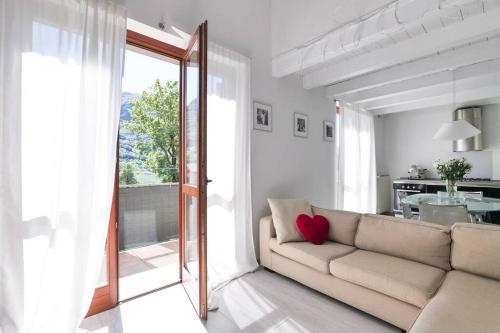  Ranzanico Trilocale Vista Lago 6 posti letto Fast Wi-Fi checkin24h in Dosso