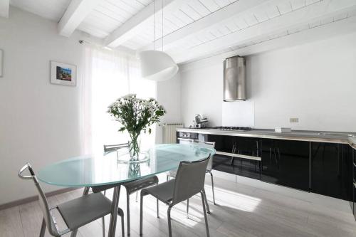  Ranzanico Trilocale Vista Lago 6 posti letto Fast Wi-Fi checkin24h in Dosso