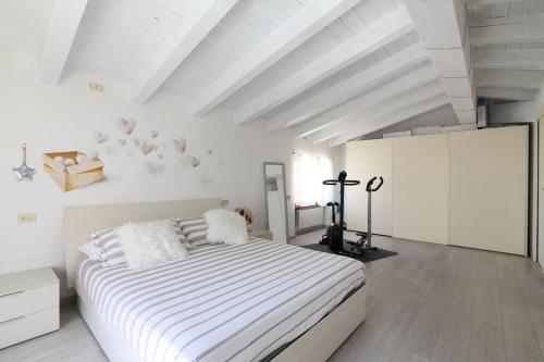 Ranzanico Trilocale Vista Lago 6 posti letto Fast Wi-Fi checkin24h