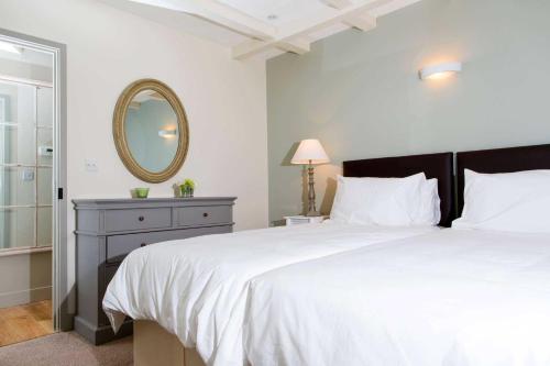 2 bedrooms, 4 beds