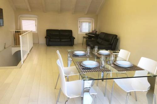 Guestroom, Budello di Alassio, ampio appartamento con box in Alassio