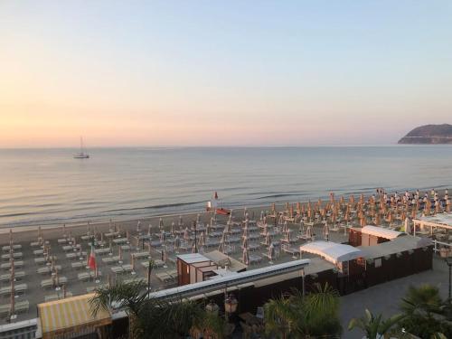 Beach, Budello di Alassio, ampio appartamento con box in Alassio