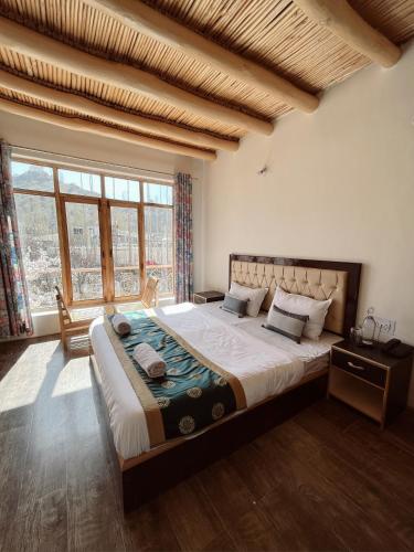 zikzik holidays – Leh, PA