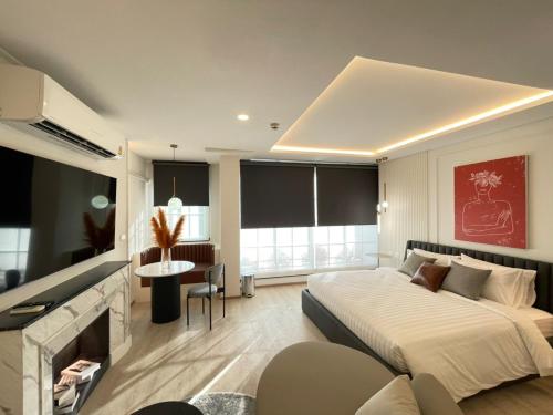 R2 Hotel Chiangmai Room Type - Deluxe Double Studio