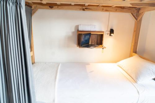 Surf & Party - Hostel Somewhere Else – Canggu, CO