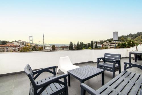Sleek House with a Lovely Terrace in Besiktas