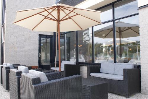 ระเบียง/ชานเรือน, Fletcher Hotel - Restaurant Nieuwvliet Bad in นิวฟลิต