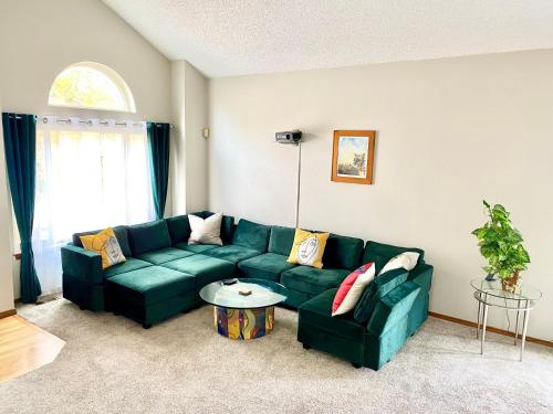 Artsy Home close to USAFA with Fireplace and Patio in Colorado Springs, USA