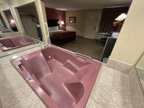 Econo Lodge East Hartford - Hartford - image 14