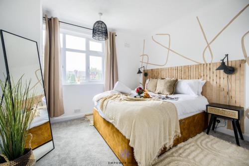 Coventry Stunning House, 3 double beds, Birmingham Airport NEC, Sleeps 7, by EMPOWER HOMES photo 1