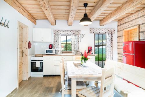2 bedrooms, 4 beds