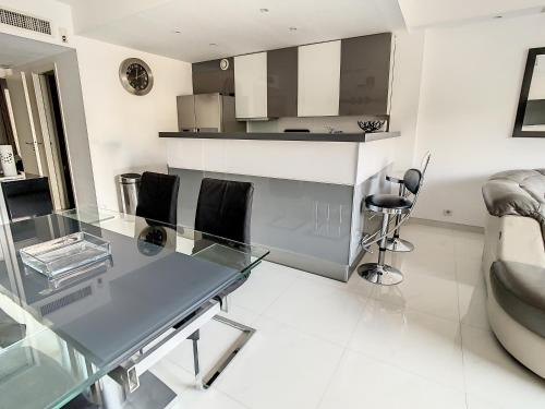 Luxueux appartements idéalement situés en plein centre ville de Cannes - image 14