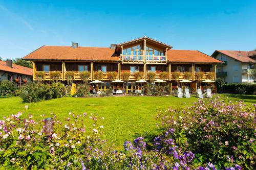 Hotel An der Brunnader - Die Therme befindet sich 4 Geh-Minuten entfernt in Bad Birnbach, Deutschland