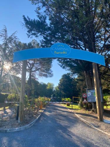 Camping Paradis Le Pressoir - Hotel - Petit-Palais-et-Cornemps