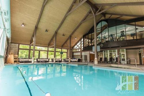 Peldbaseins, Horseshoe Retreat in Oro-Medonte (ON)