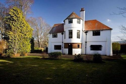 Unique Arts & Crafts Home in Auchterarder